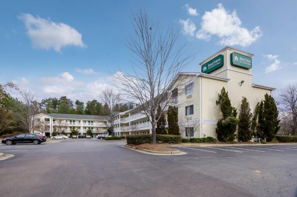 HomeTowne Studios by Red Roof Winston-Salem - University Pkwy image