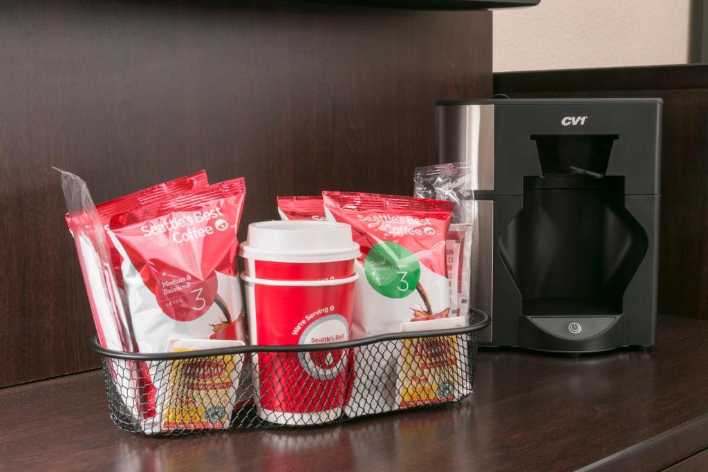 Двухместный (Premium King Room Smoke Free (Upgraded Bedding & Snack)), Red Roof Inn PLUS+ Atlanta - Buckhead