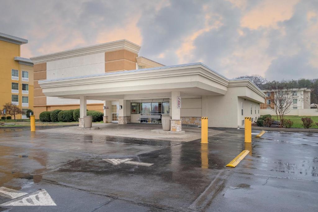 Red Roof Inn Knoxville Central – Papermill Road photo 1
