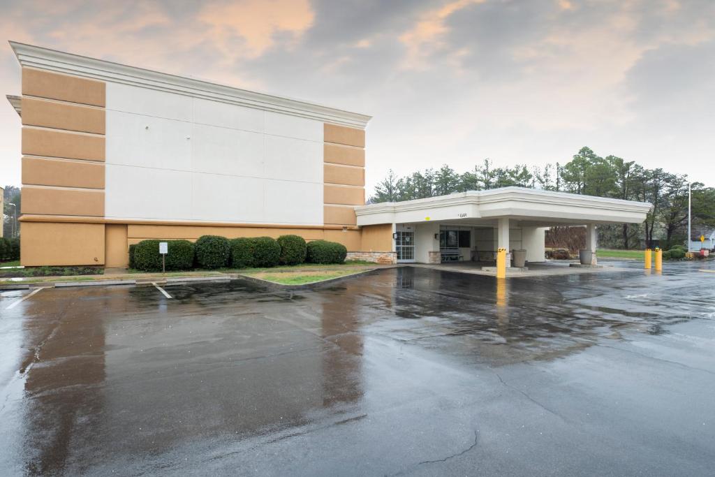 Red Roof Inn Knoxville Central – Papermill Road photo 2