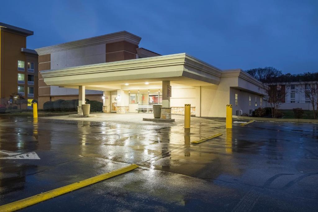 Red Roof Inn Knoxville Central – Papermill Road photo 3