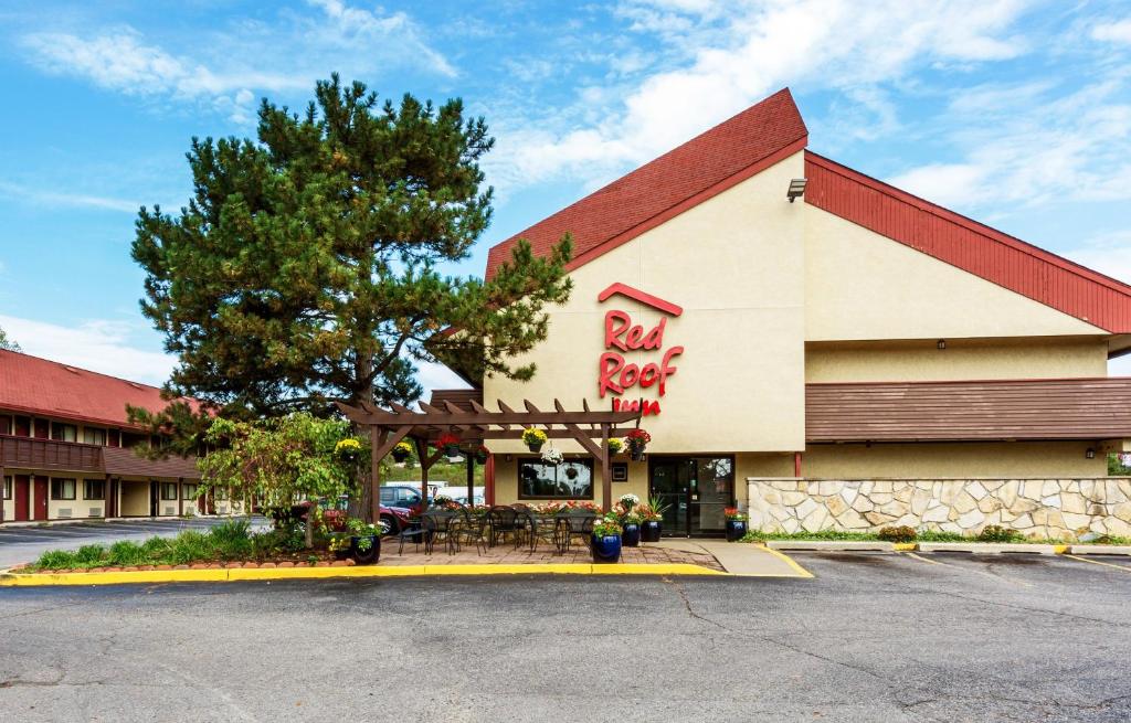 Red Roof Inn Grand Rapids Airport photo 1