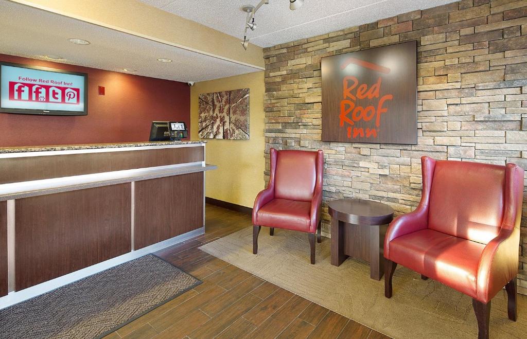 Red Roof Inn Detroit - Roseville St Clair Shores photo 3