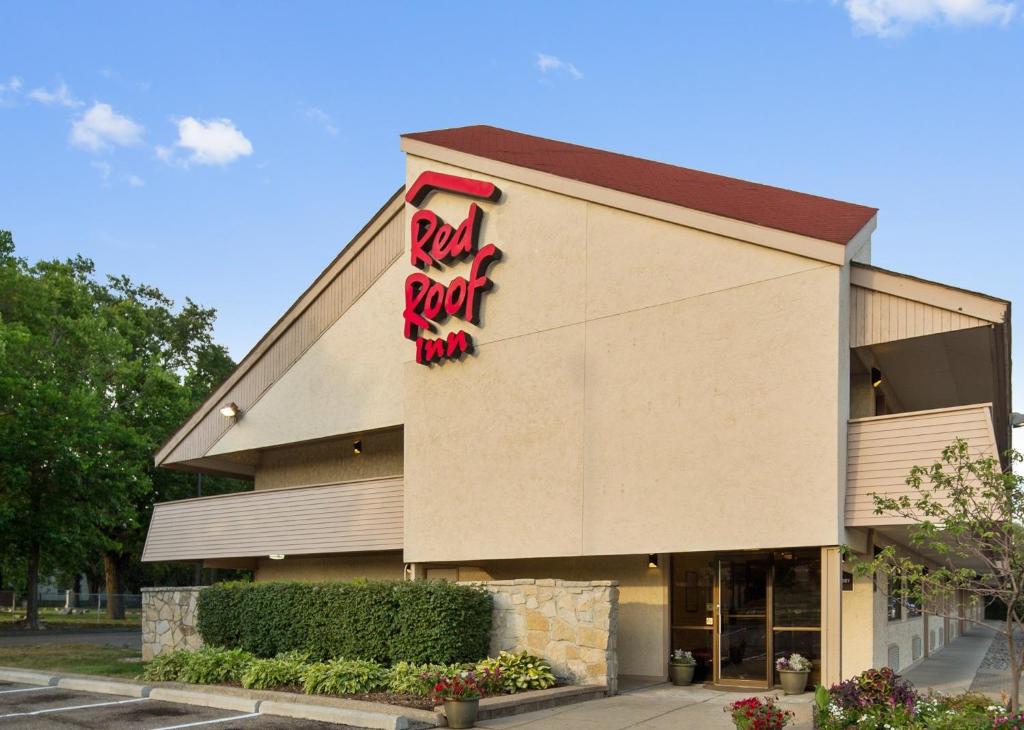 Red Roof Inn Detroit - Roseville/ St Clair Shores image