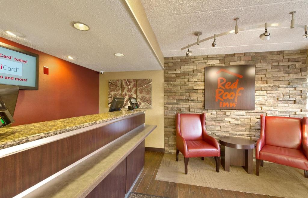 Red Roof Inn Detroit - Roseville St Clair Shores photo 4