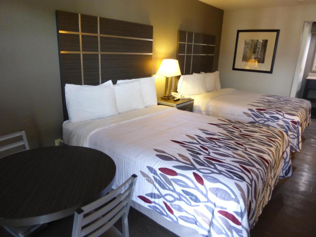 Red Roof Inn Columbia, TN photo 4