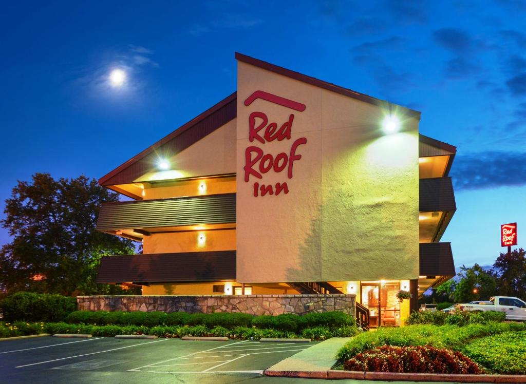 Red Roof Inn Louisville Fair and Expo image