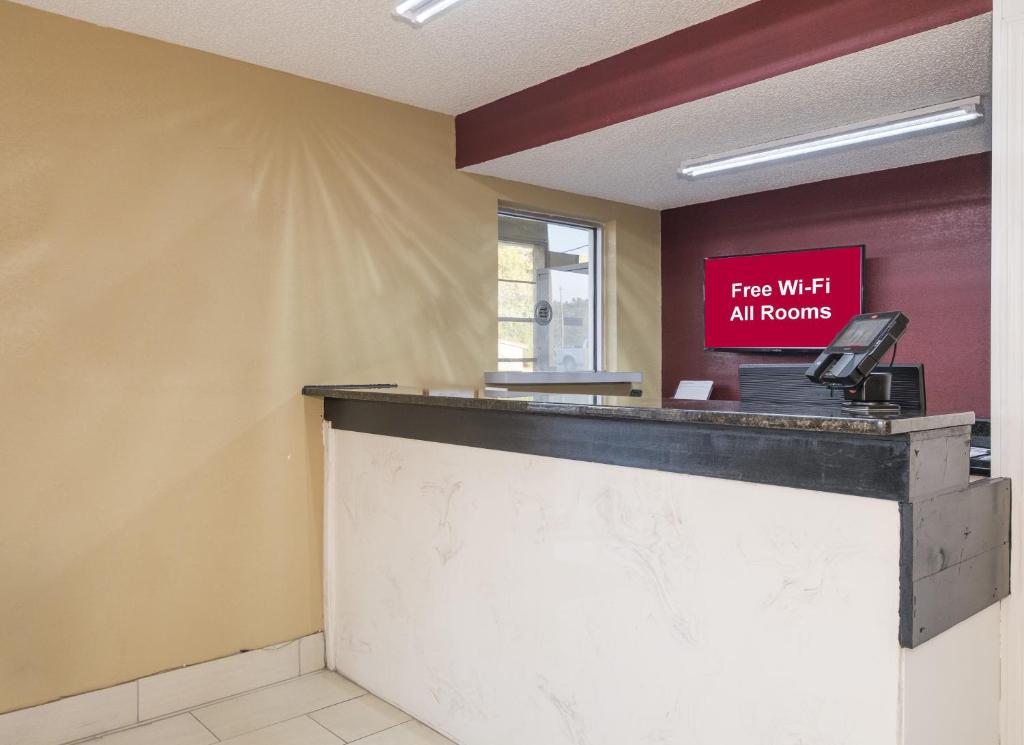 Red Roof Inn Acworth - Emerson - LakePoint South photo 3