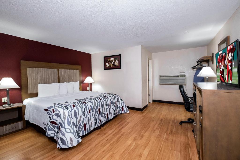 Red Roof Inn Neptune - Jersey Shore image