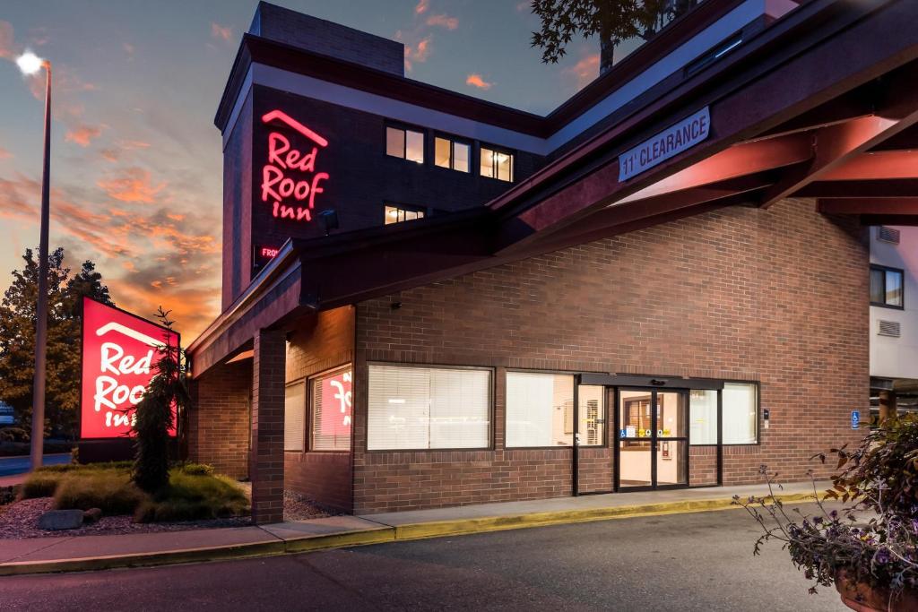 Red Roof Inn Seattle Airport - SEATAC photo 3