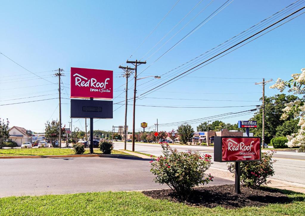 Red Roof Inn & Suites Greenwood, SC photo 3