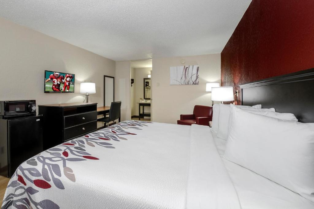 Red Roof Inn Hot Springs image