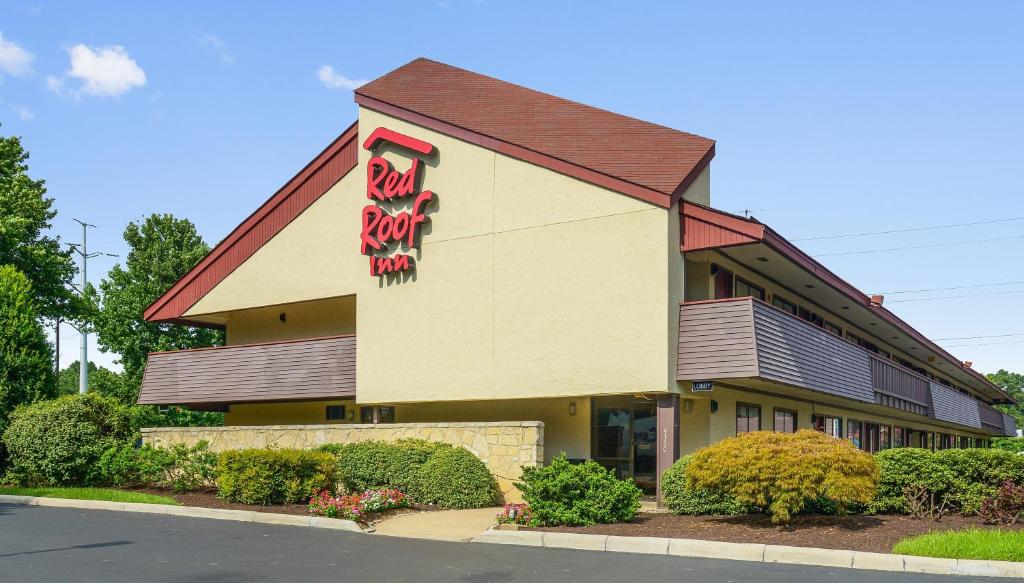Red Roof Inn Richmond South image