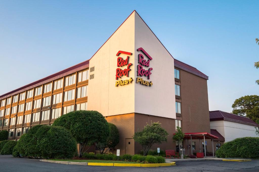 Red Roof Inn PLUS+ Boston - Woburn/ Burlington image
