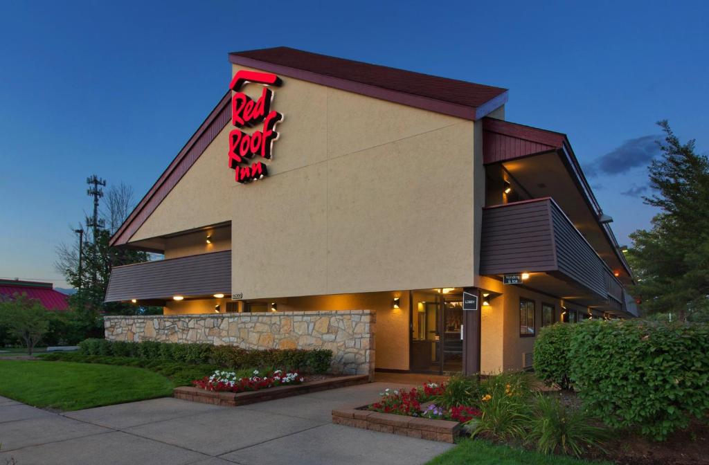 Red Roof Inn Detroit - Warren photo 2