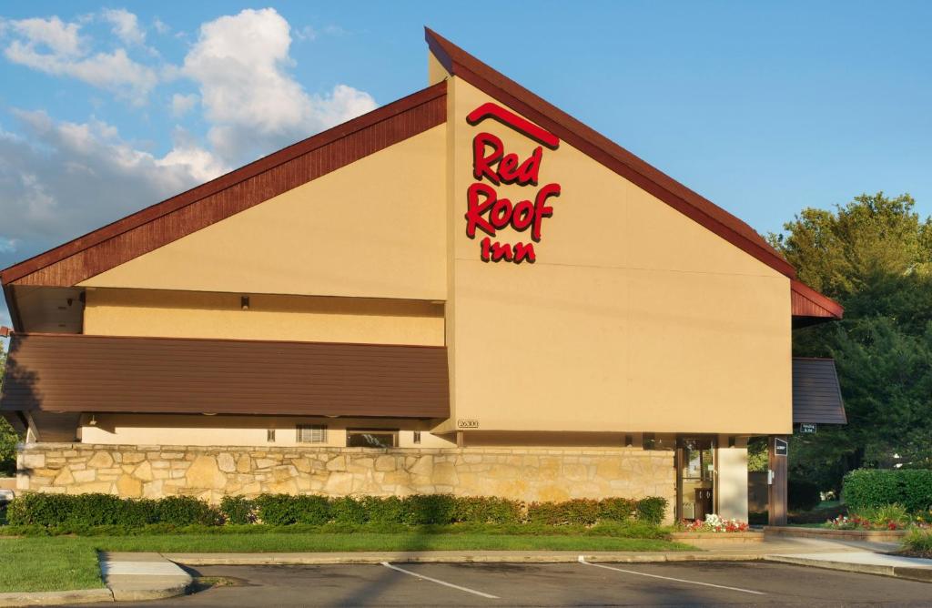Red Roof Inn Detroit - Warren photo 1
