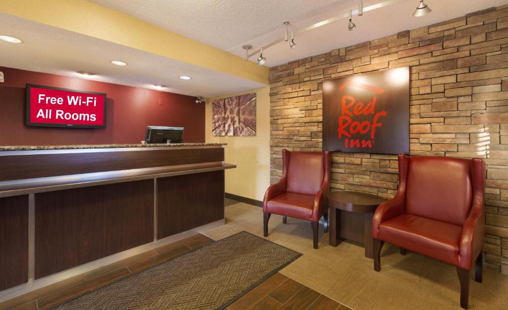 Red Roof Inn Detroit - Warren photo 3