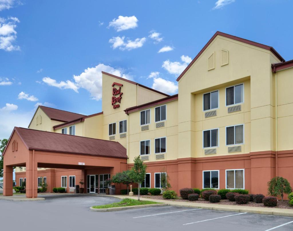 Red Roof Inn Clyde image