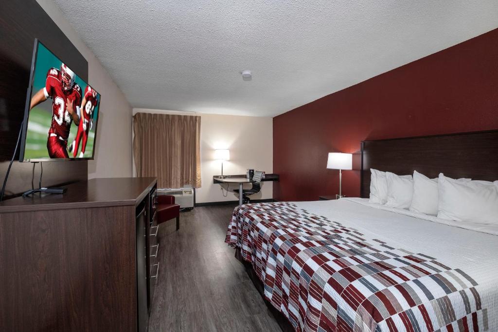 Red Roof Inn Prattville image