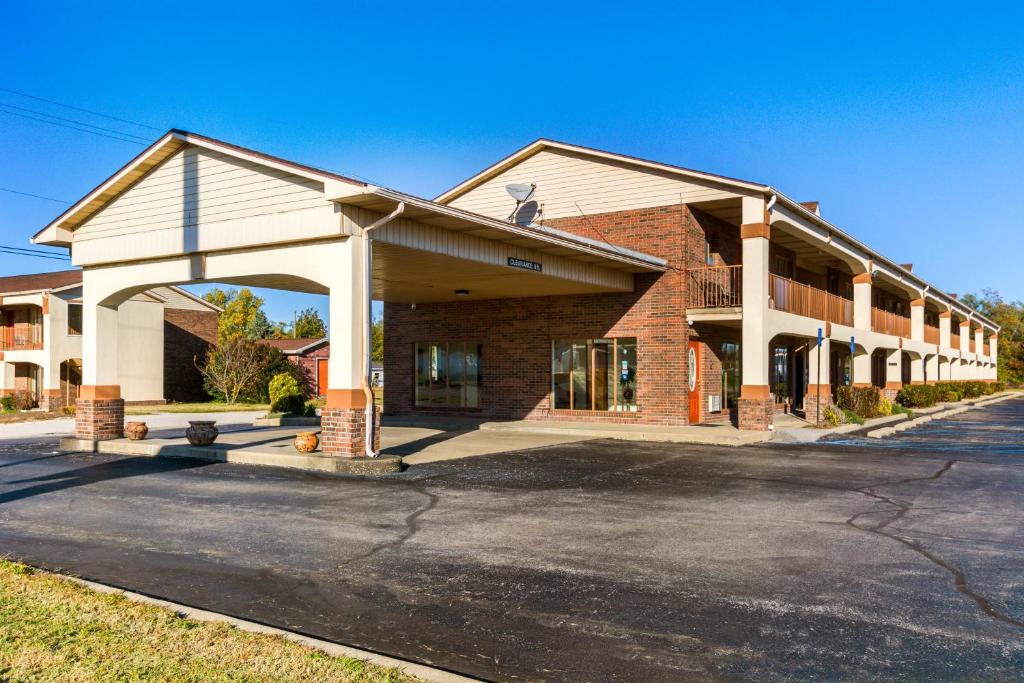 Red Roof Inn Vincennes image