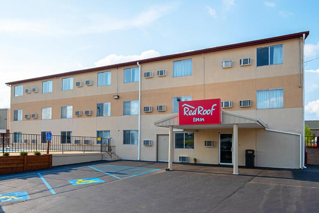 Red Roof Inn Cameron image
