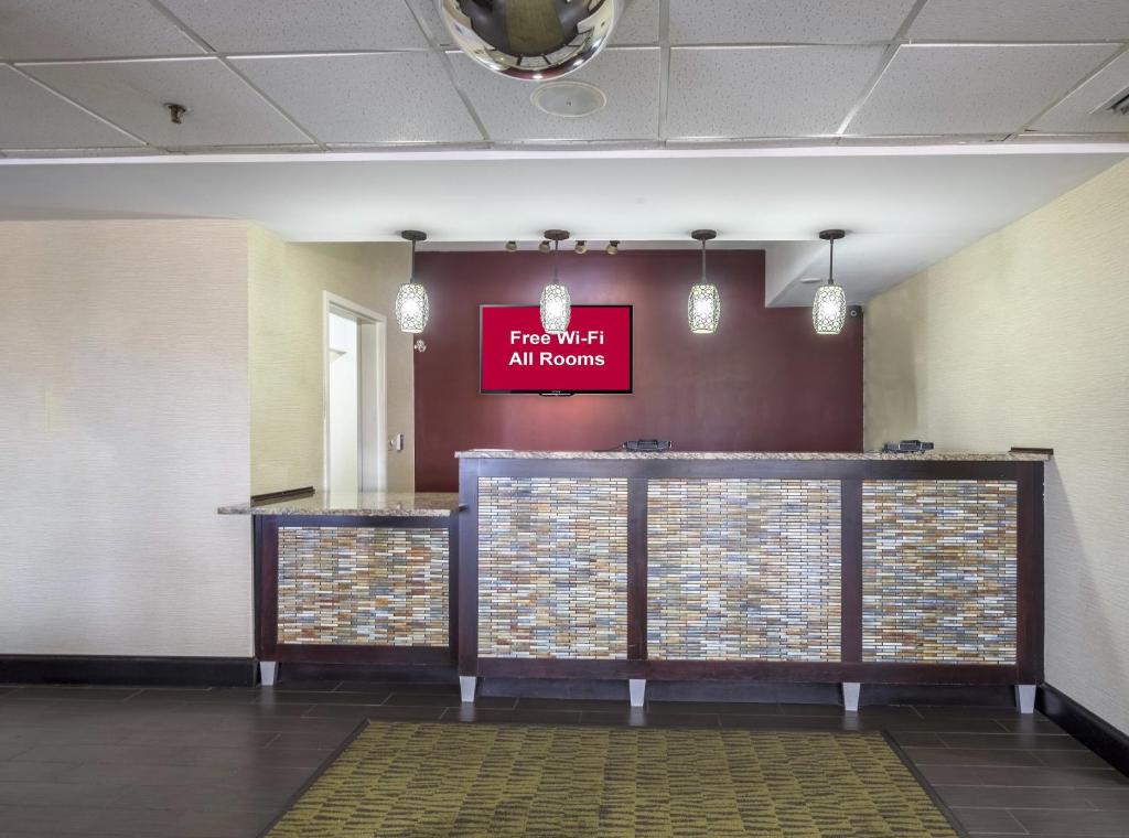 Red Roof Inn Ames photo 3
