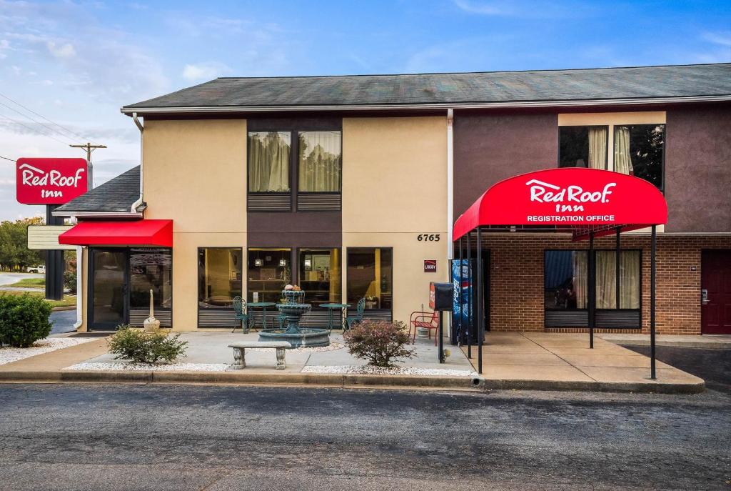 Red Roof Inn Spartanburg – I-26 image