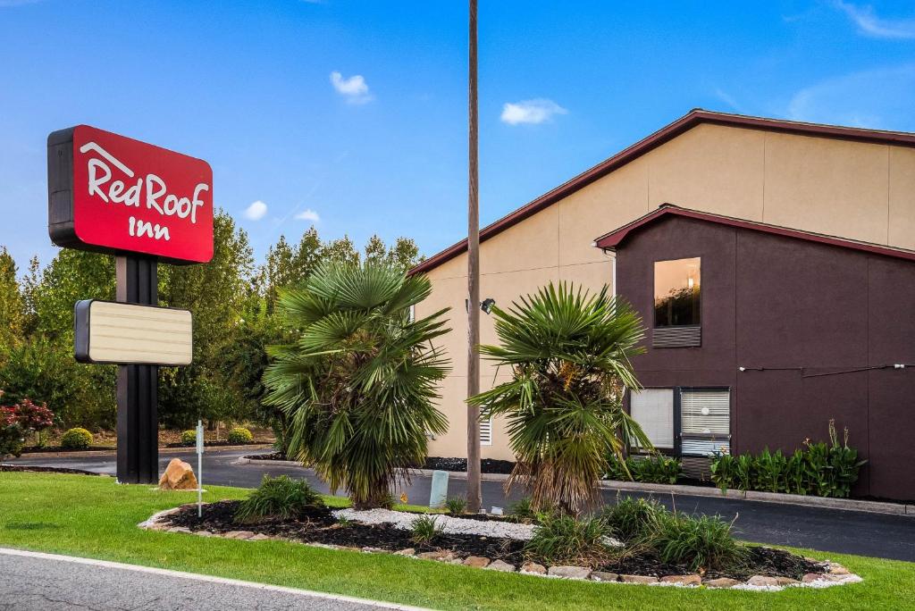 Red Roof Inn Spartanburg - I-26 photo 1