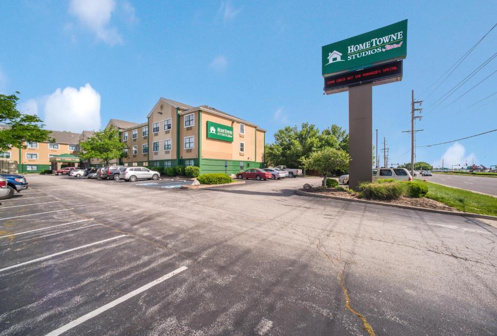 HomeTowne Studios by Red Roof St. Louis - Airport/N Lindbergh photo 1