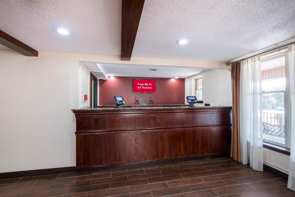 Red Roof Inn & Suites Stafford photo 3