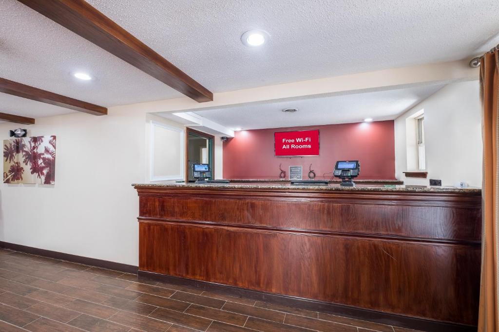 Red Roof Inn & Suites Stafford photo 4