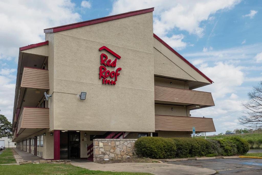 Red Roof Inn Jackson Downtown - Fairgrounds image
