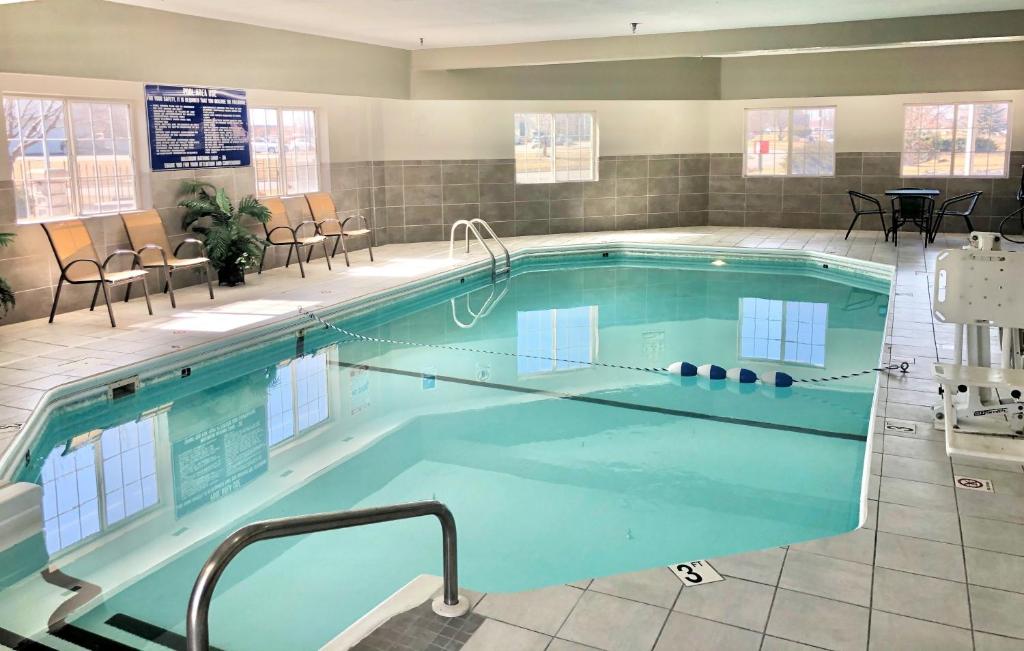 Red Roof Inn & Suites Omaha - Council Bluffs image