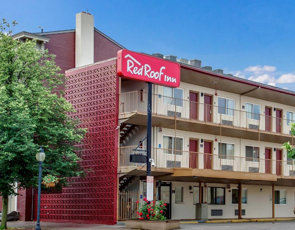 Red Roof Inn York Downtown image