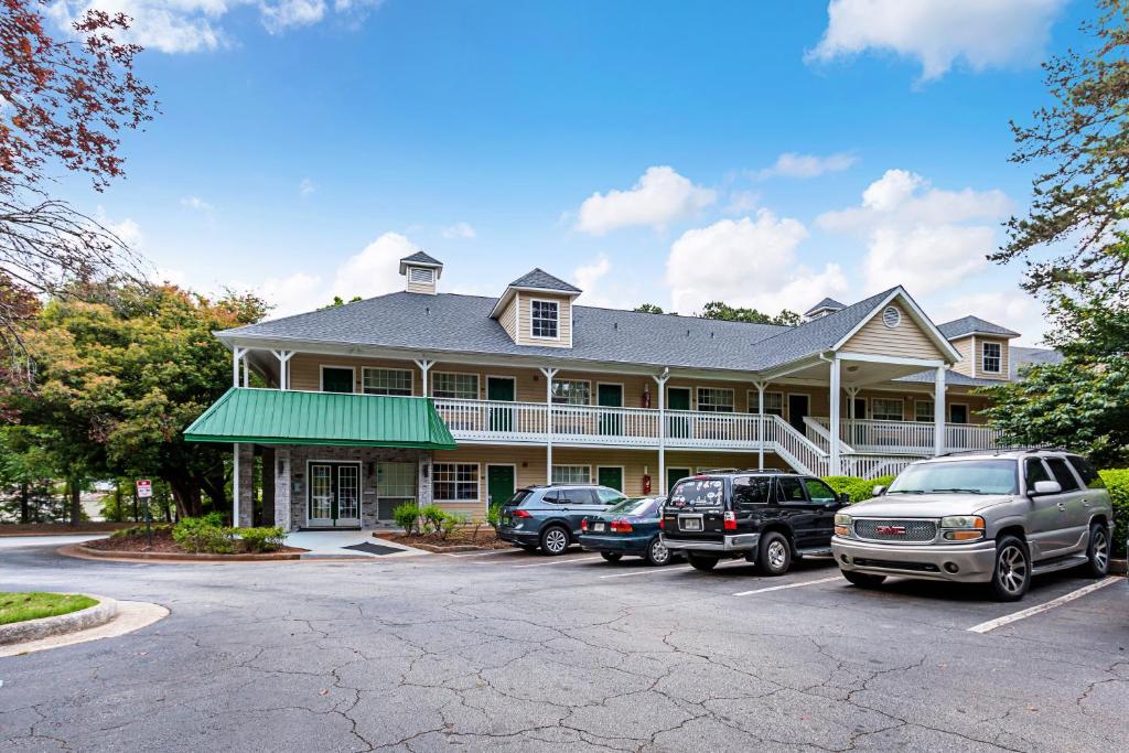 HomeTowne Studios by Red Roof Atlanta - Lawrenceville image