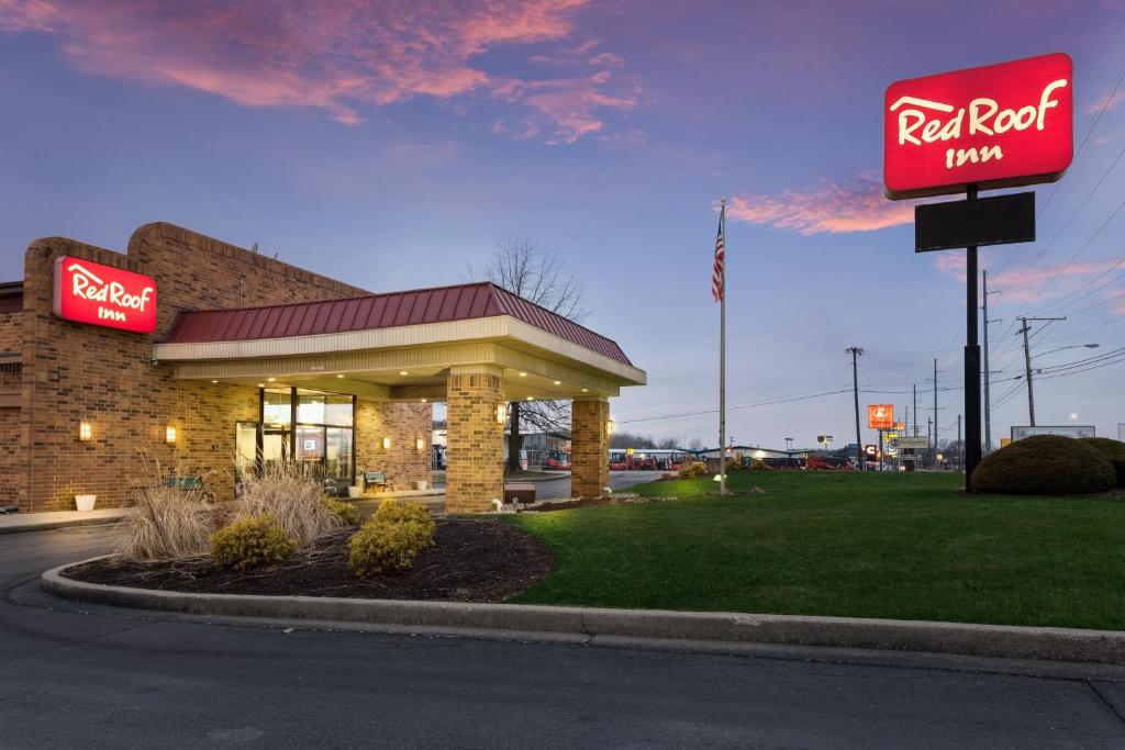 Red Roof Inn Fort Wayne photo 2