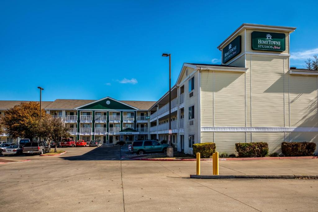 HomeTowne Studios by Red Roof Austin image