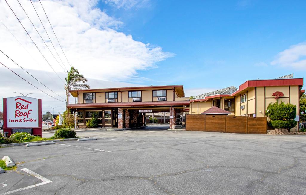 Red Roof Inn & Suites Monterey photo 2