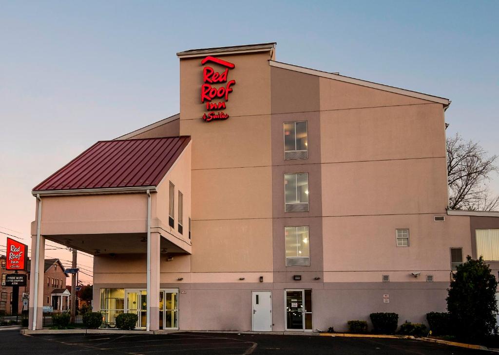 Red Roof Inn & Suites Philadelphia - Bellmawr image