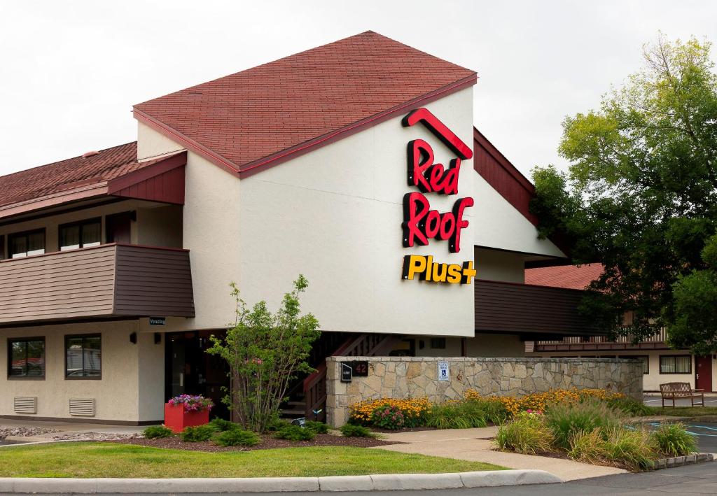 Red Roof Inn PLUS+ Pittsburgh South - Airport image