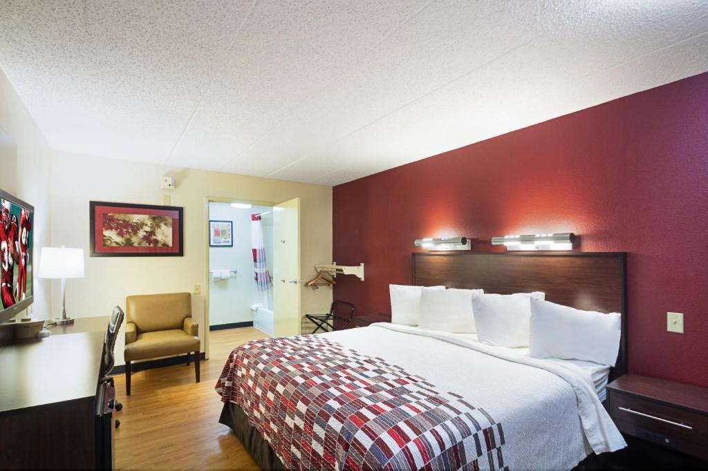 Red Roof Inn Cincinnati East - Beechmont image