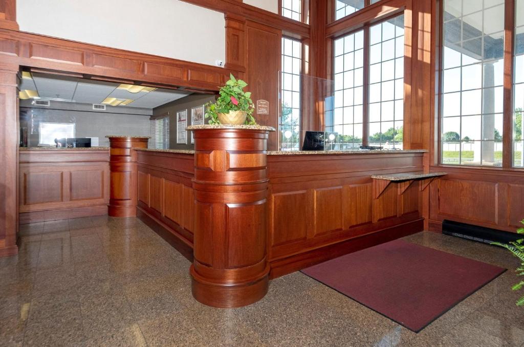 HomeTowne Studios by Red Roof Wilmington - New Castle photo 3