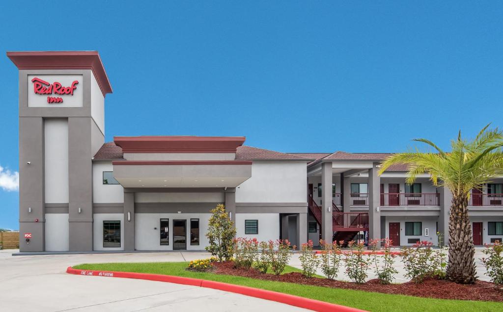 Red Roof Inn Baytown image
