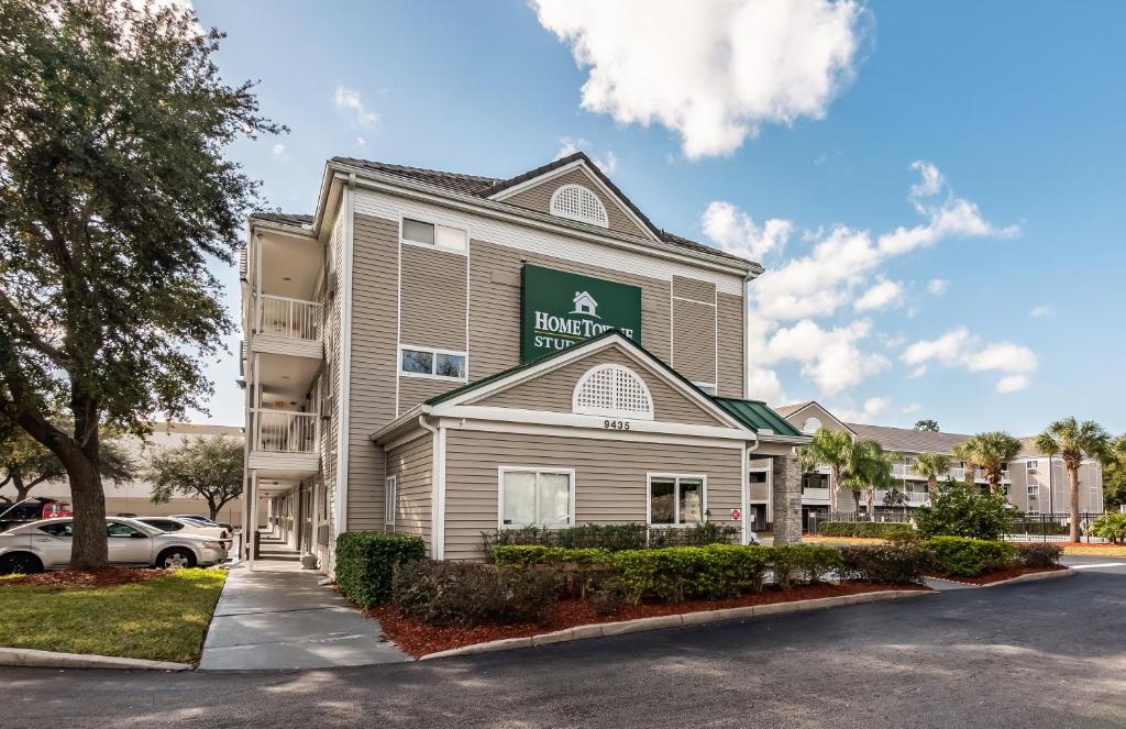 HomeTowne Studios by Red Roof Orlando South image