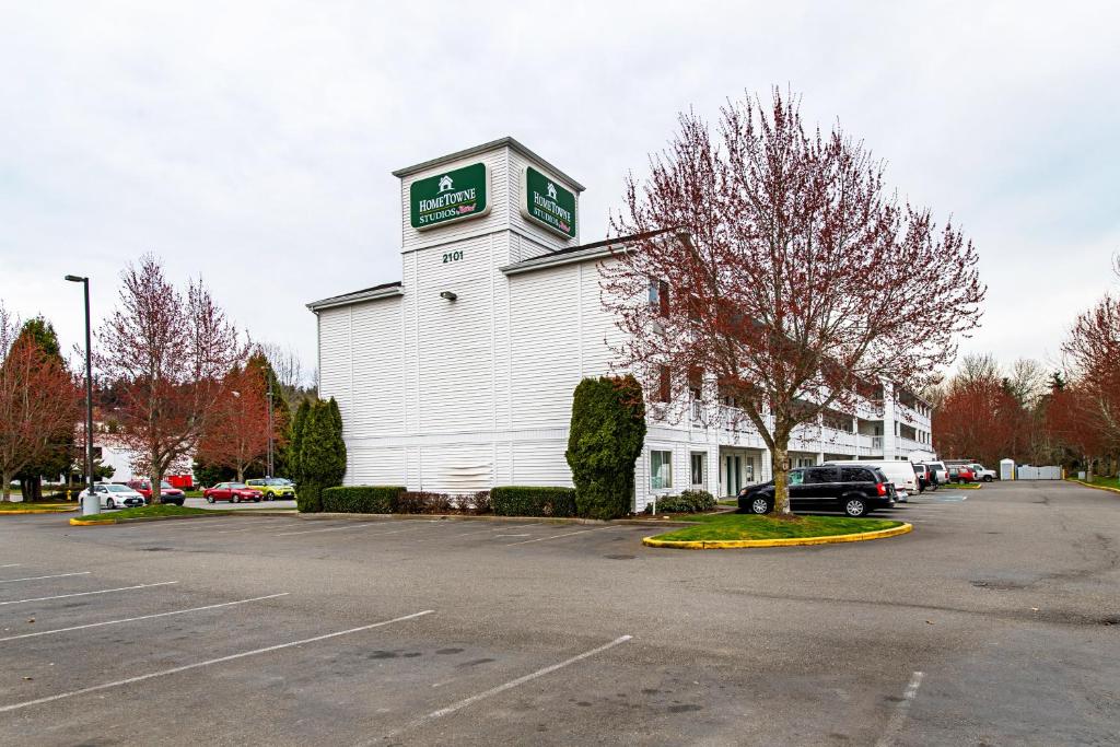 HomeTowne Studios Tacoma - Puyallup image