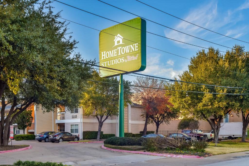 HomeTowne Studios by Red Roof Dallas - North Addison - Tollway photo 3