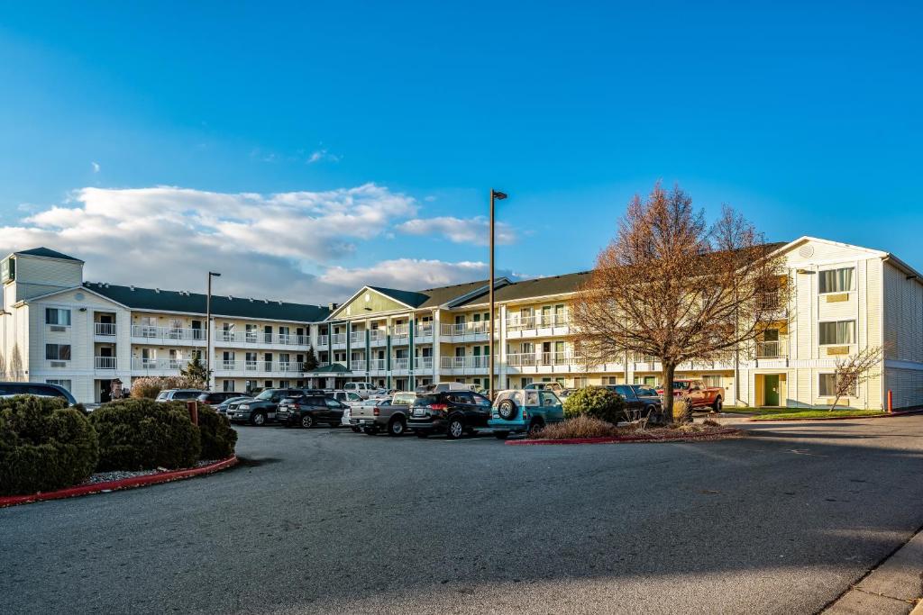 HomeTowne Studios by Red Roof Spokane - Valley photo 1
