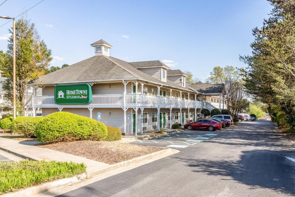 HomeTowne Studios by Red Roof Atlanta NE - Norcross South image