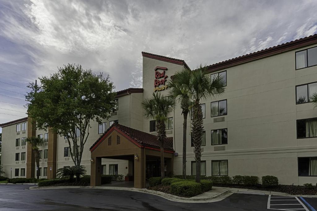 Red Roof Inn PLUS + Gainesville photo 3