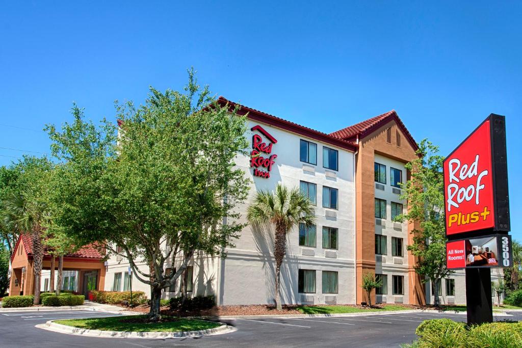 Red Roof Inn PLUS + Gainesville photo 2